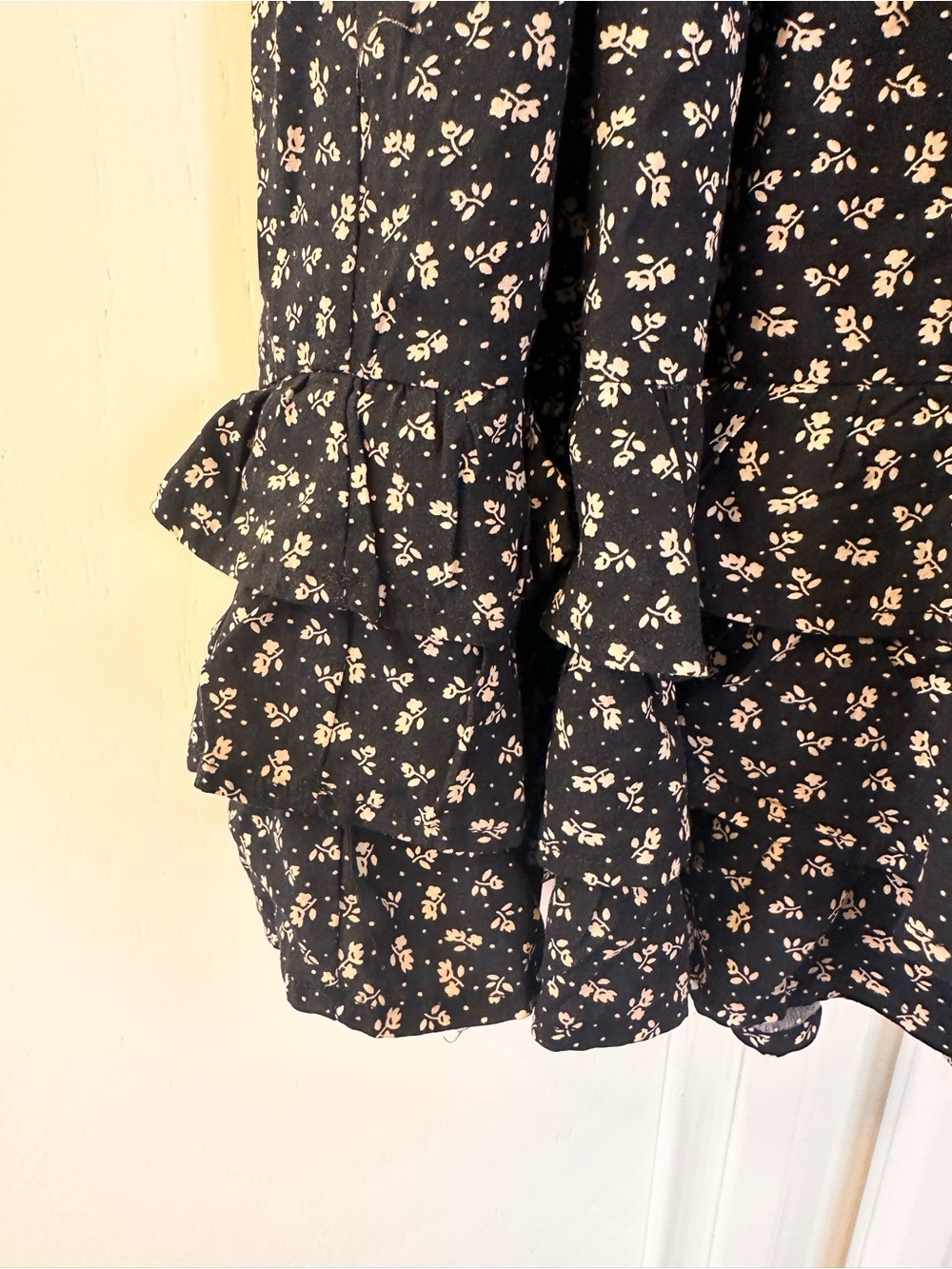 Black ditzy print Ruffle Dress size S Gibson look brand - Picture 3 of 6